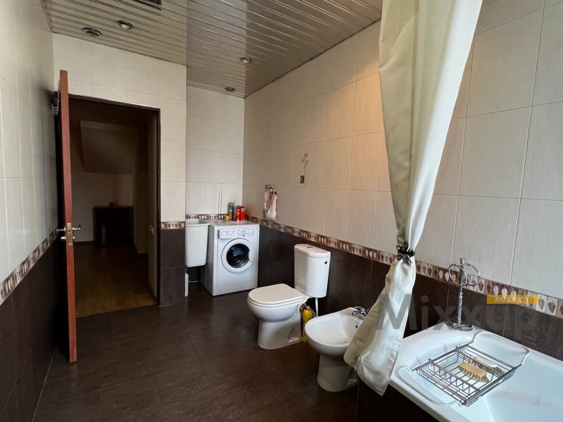 Abovyan St, Center, Yerevan, 5 Rooms Rooms,2 BathroomsBathrooms,Apartment,Rent,Abovyan St ,4,3092