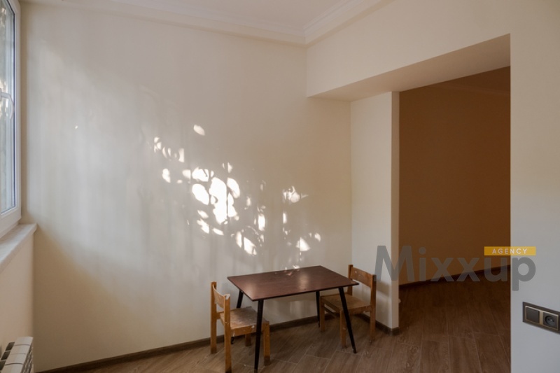 Abovyan St, Center, Yerevan, 3 Rooms Rooms,Office,Rent,Abovyan St ,1,3205