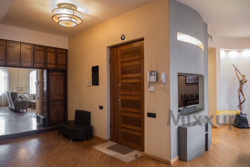 Mashtots Ave, Center, Yerevan, 4 Rooms Rooms,1 Bathroom Bathrooms,Apartment,Rent,Mashtots Ave,5.6,3248