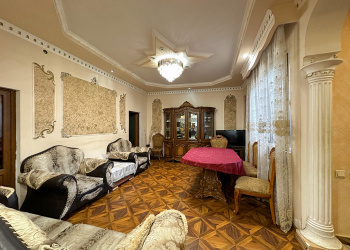 Isakov Ave, Center, Yerevan, 3 Ննջասենյակների քանակ Ննջասենյակների քանակ, 4 Սենյակների քանակ Սենյակների քանակ,1 BathroomԼոգասենյակ,Առանձնատուն,Sale,Isakov Ave,3715