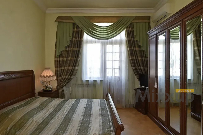 Gogol St, Qanaqer-Zeytun, Yerevan, 5 Bedrooms Bedrooms, 8 Rooms Rooms,3 BathroomsBathrooms,Villa,Rent,Gogol St,4404